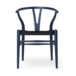 CH24 Wishbone -tuoli, soft blue, musta istuin
