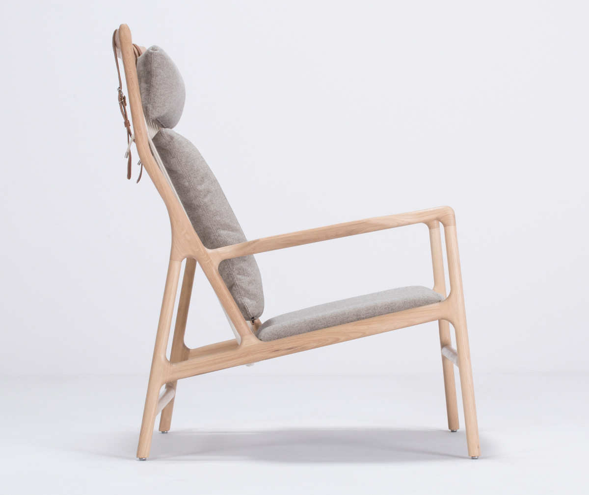 Gazzda Dedo Lounge Chair Mainline Flax Archway Fabricoak Vepsäläinen