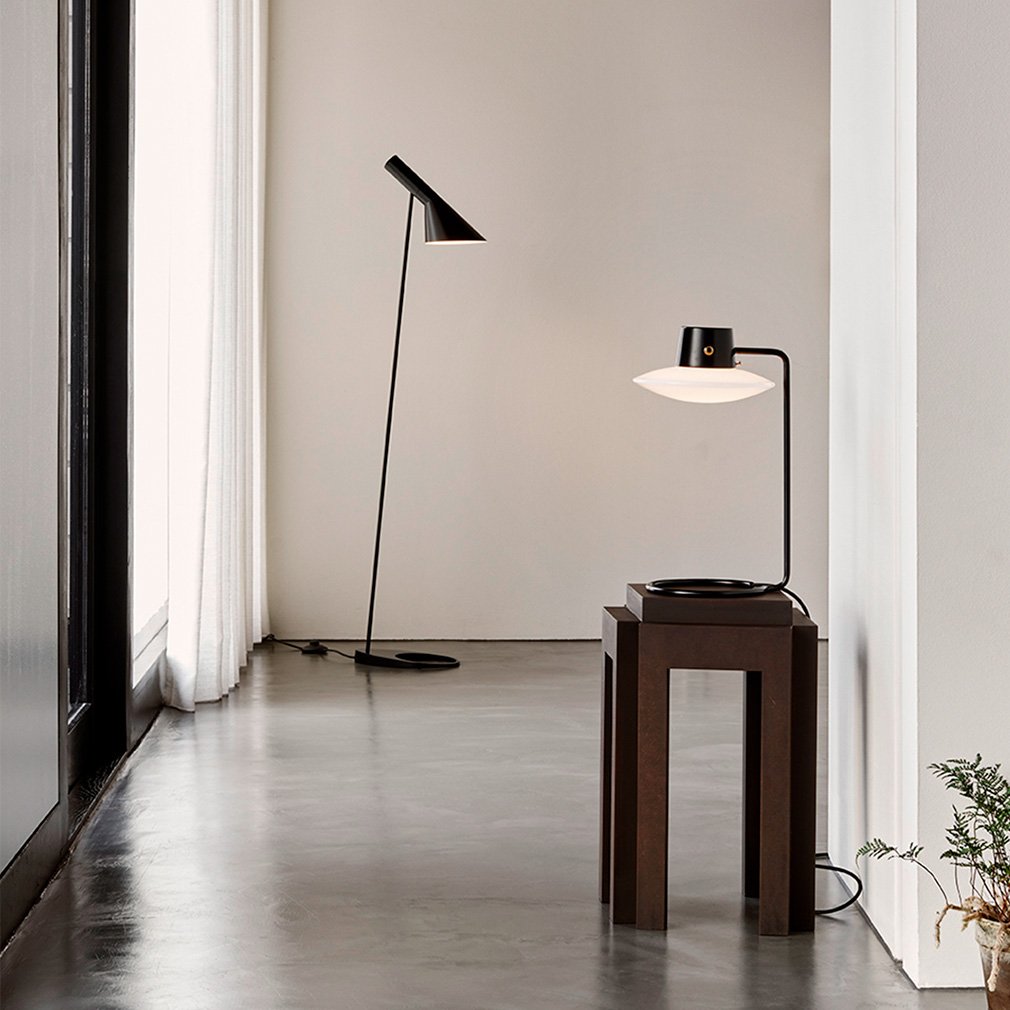 Louis Poulsen AJ Floor Lamp Black Veps l inen